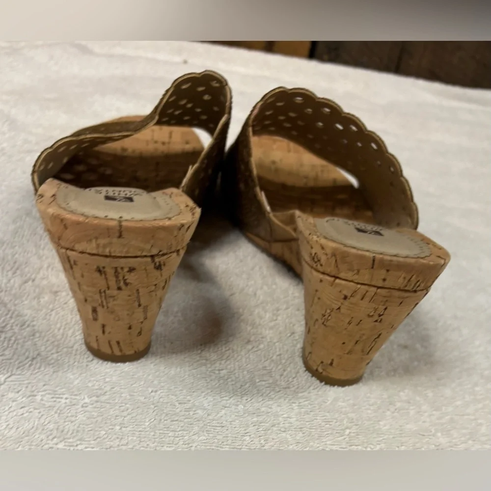 WHITE MOUNTAIN Womens Atlie Fabric Open Toe Gold Platform Sandals Size 7.5M